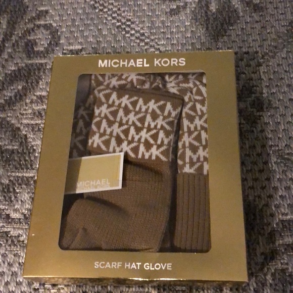 Michael Kors Accessories - Michael Kors women scarf hat glove